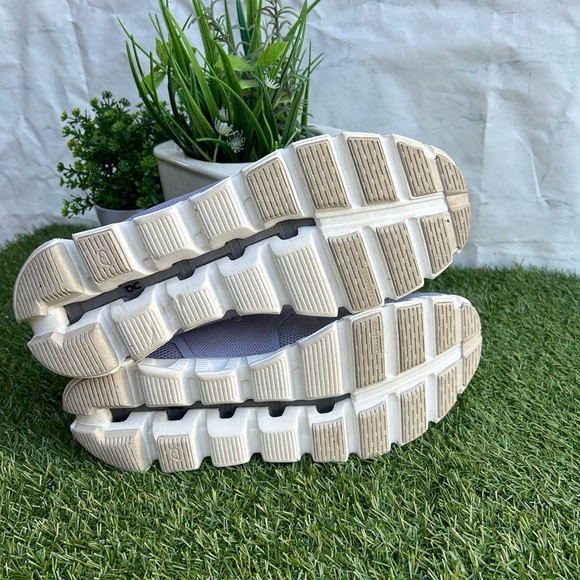 On Running On Cloud 5 Color: Nimbus/Alloy women 9.5 gently used - Picture 16 of 16